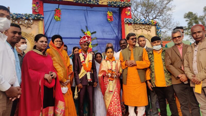 विस् अध्यक्ष डॉ. महंत दंपत्ति ने सरस्वती का कन्यादान किया, निभाई सभी रस्में….सरस्वती के ऐतिहासिक विवाह के साक्षी बने जनप्रतिनिधि-अधिकारी