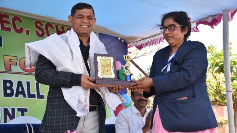 इंटर स्कूल टेनिस बाल क्रिकेट प्रतियोगिता का शुभारंभ आई. जी रतन लाल डांगी जी ने किया