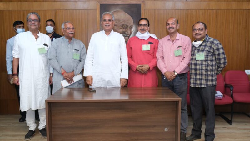 मुख्यमंत्री श्री बघेल से सर्व ब्राह्मण समाज बलौदाबाजार के प्रतिनिधि मंडल ने की सौजन्य मुलाकात….ब्राह्मण समाज के सम्मेलन एवं शपथ ग्रहण समारोह में शामिल होने का दिया आमंत्रण