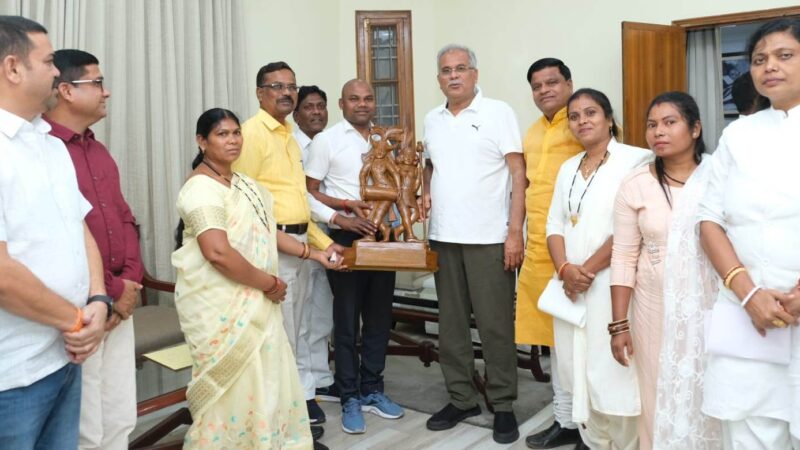जिला पंचायत, जनपद पंचायत एवं ग्राम पंचायतों के पदाधिकारियों के मानदेय में वृद्धि और जिला पंचायत विकास निधि तथा जनपद पंचायत विकास निधि योजना के प्रावधान के लिए जताया आभार