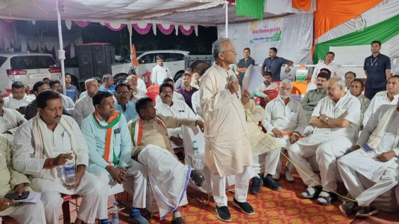 खैरागढ़ उपचुनाव हेतु गठित चुनाव अभियान समिति की बैठक संयोजक ताम्रध्वज साहू के नेतृत्व में सम्पन्न