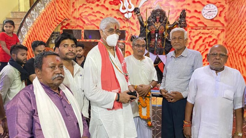स्वास्थ्य मंत्री श्री टी.एस. सिंहदेव ने कवर्धा के विंध्यवासिनी मंदिर में की पूजा-अर्चना