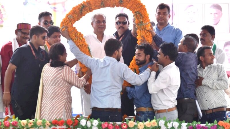 माता कर्मा के रास्ते पर चलकर सामाजिक संगठन को और अधिक मजबूत बनाएं : श्री भूपेश बघेल