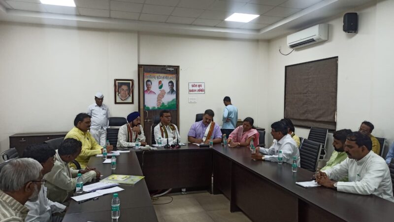 एआईसीसी के सचिव एवं प्रदेश प्रभारी सचिव सप्तगिरी शंकर उल्का मोर्चा, संगठन, प्रकोष्ठ, विभाग की बैठक लिया