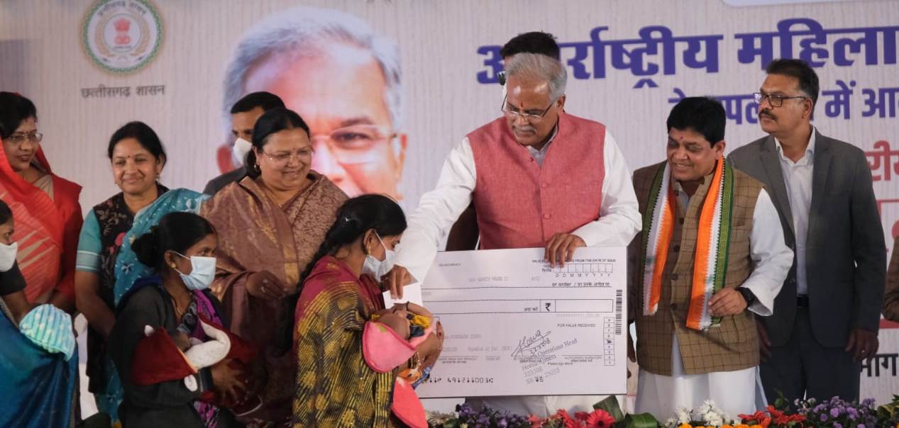 द्वितीय संतान बालिका होने पर राज्य सरकार दे रही पांच हजार रूपए की सहायता