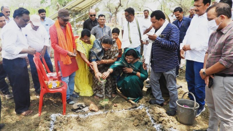 मंत्री श्रीमती भेंड़िया अक्ती तिहार एवं माटी पूजन कार्यक्रम में हुईं शामिल