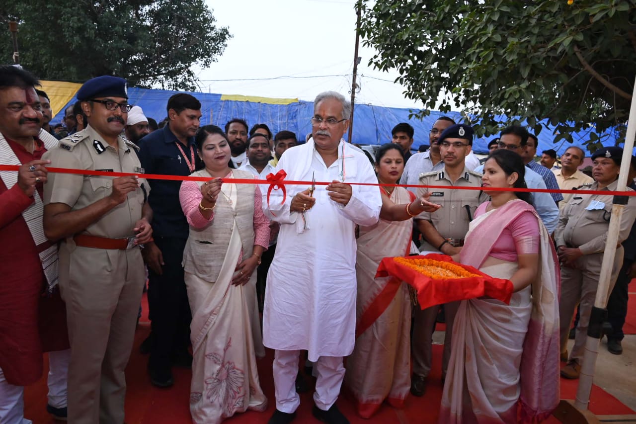  पुलिस जवानों के कड़े परिश्रम और त्याग से ही बस्तर में शांति स्थापित हो रही : मुख्यमंत्री श्री भूपेश बघेल