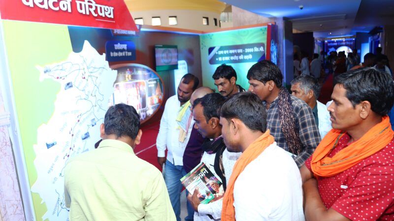 विकास प्रदर्शनी बनी लोगों के आकर्षण का केंद्र….लोगों को मिल रही राज्य की महत्वाकांक्षी योजनाओं की जानकारी
