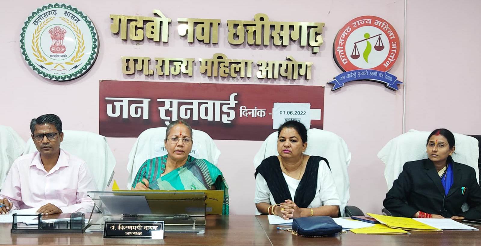 आयोग की समझाइश पर पति अपनी पत्नी को गुजारा के लिए 10 हजार रुपये प्रतिमाह देने को राजी…प्रताड़ित होने पर महिला संबंधित व्यक्तियों के विरुद्ध रिपोर्ट कराने स्वतंत्र