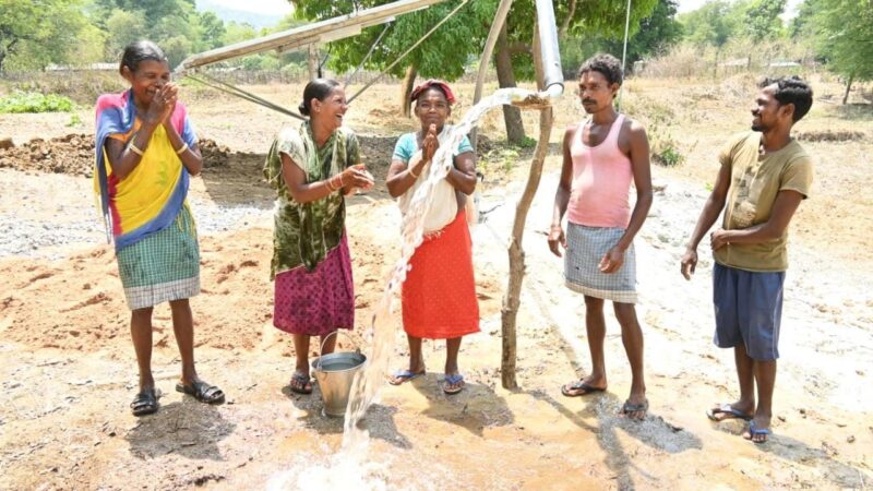 मसाहती सर्वे से तीन पीढ़ियों का इंतज़ार हुआ खत्म :  अबूझमाड़ में आजादी के 75 साल बाद पहुँची सरकारी योजना तो खुशी से झूम उठे आदिवासी किसान