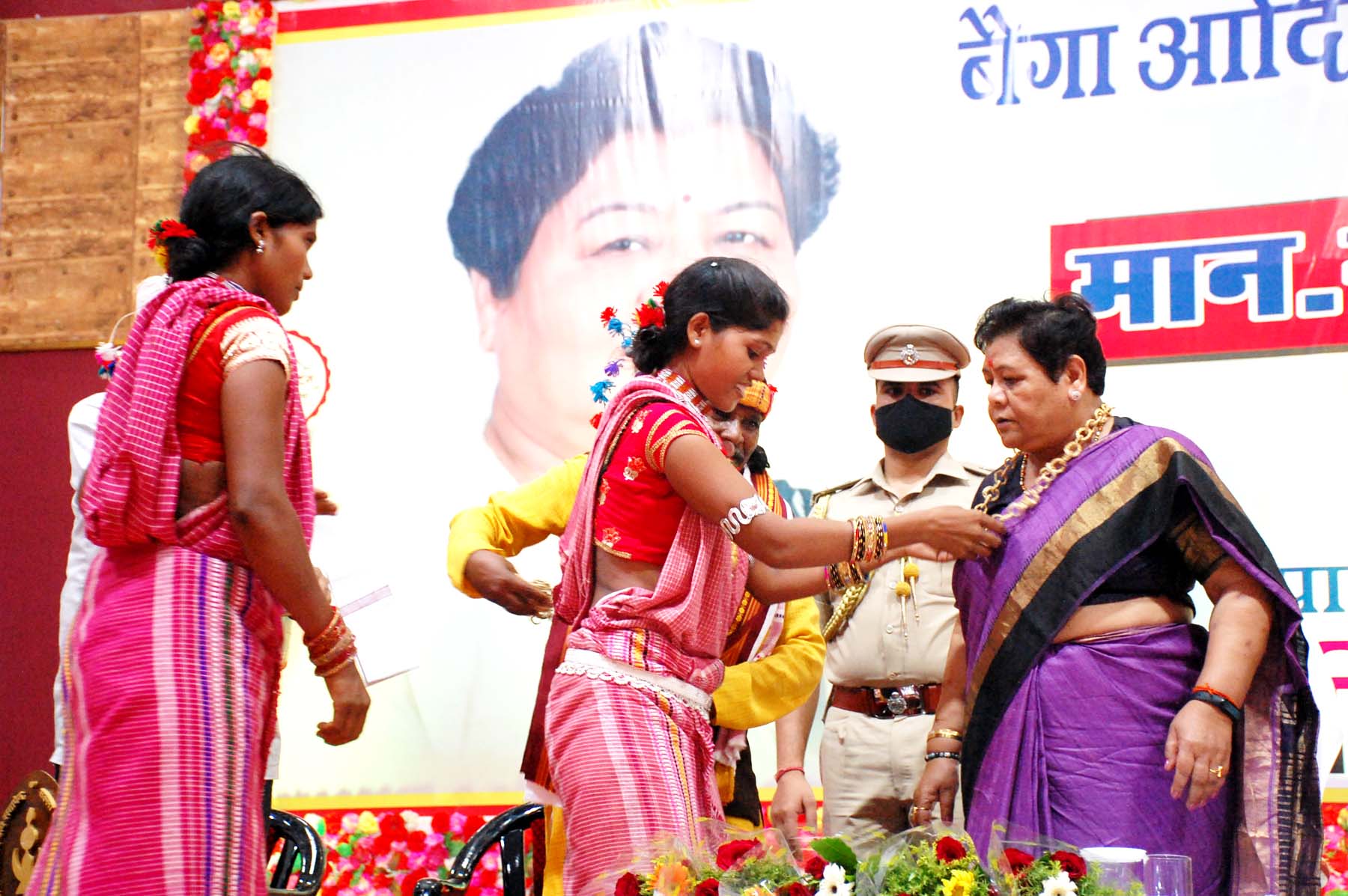राज्यपाल सुश्री अनुसुईया उइके कवर्धा में आयोजित बैगा-आदिवासी महासम्मेलन में शामिल हुई