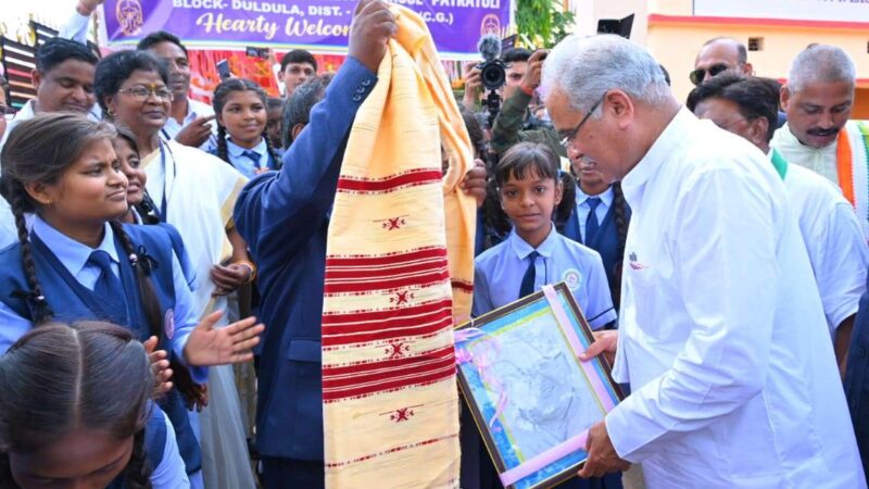 मुख्यमंत्री की कुनकुरी विधानसभा में भेंट-मुलाकात: मौके पर लोगों की कई समस्याओं का किया निराकरण