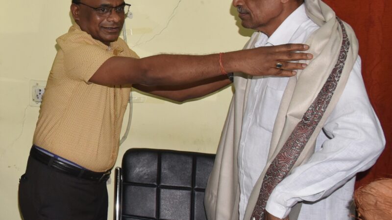 श्री ओंकारपुरी गोस्वामी की सेवानिवृत्ति पर दी गई भावभीनी विदाई