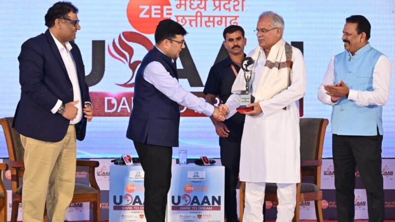 ’उड़ान-डेयर टू ड्रीम’ कार्यक्रम में मुख्यमंत्री श्री भूपेश बघेल ने की शिरकत