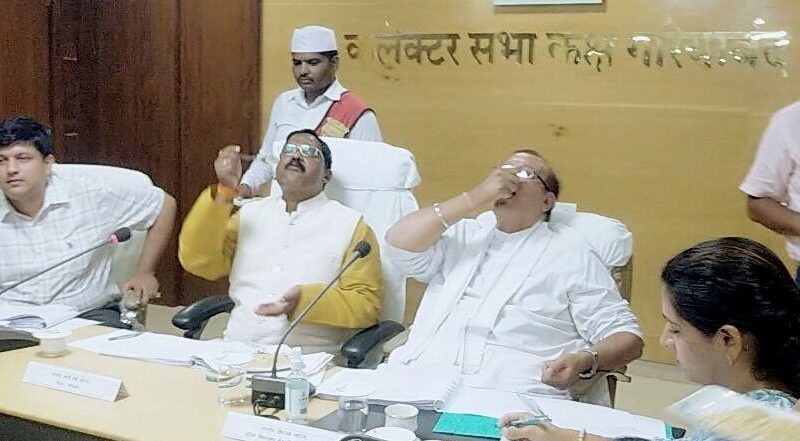खाद्य मंत्री श्री भगत ने रेडी-टू-ईट को चखकर किया गुणवत्ता जांच