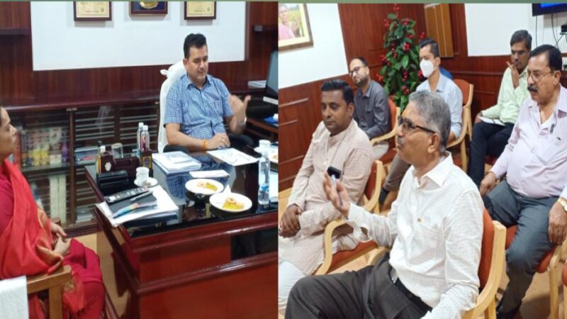 भारत निर्वाचन आयोग द्वारा पंजीकृत मतदाताओं के आधार संकलन और प्रपत्रों में किए गए संशोधन के संबंध में हुई बैठक