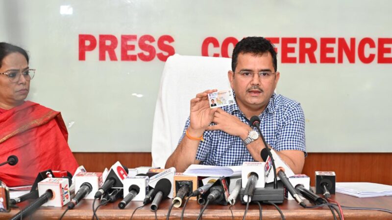 मुख्य निर्वाचन पदाधिकारी ने प्रेसवार्ता में मतदाता पुनर्निरीक्षण के बारे में जानकारी दी