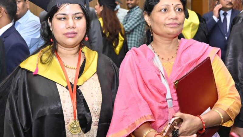 दृढ़ इच्छाशक्ति के दम पर दृष्टिहीन छात्रा बनी हिदायतुल्ला नेशनल लॉ युनिवर्सिटी की टॉपर