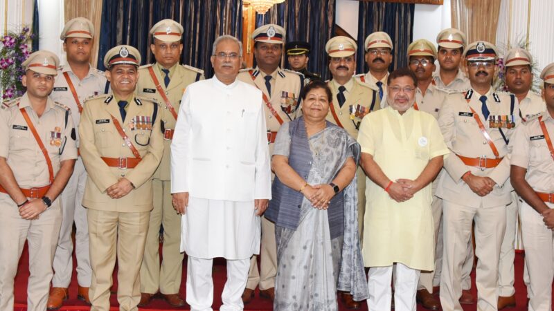 प्रदेश के विशिष्ट जनप्रतिनिधि एवं गणमान्य नागरिक हुए शामिल