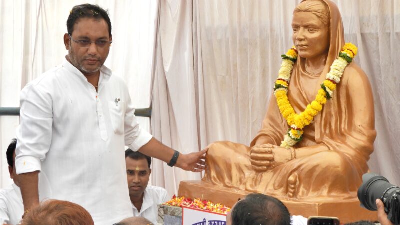 बाबा गुरू घासीदास के विचारों एवं सिद्धांतों को करें आत्मसात्: गुरू रूद्रकुमार