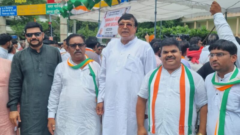 बढ़ती हुई महंगाई के विरोध प्रदेश कांग्रेस का विरोध प्रदर्शन एवं राज भवन घेराव एवं ज्ञापन