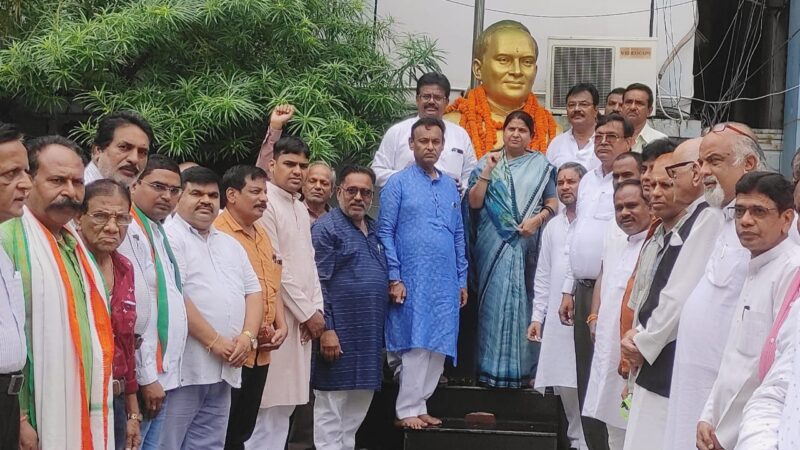 जिला पंचायत परिसर में राजीव जी की जयंती मनाई गई…संसदीय सचिव श्रीमती रश्मि सिंह, पर्यटन मंडल अध्यक्ष अटल श्रीवास्तव शामिल हुए