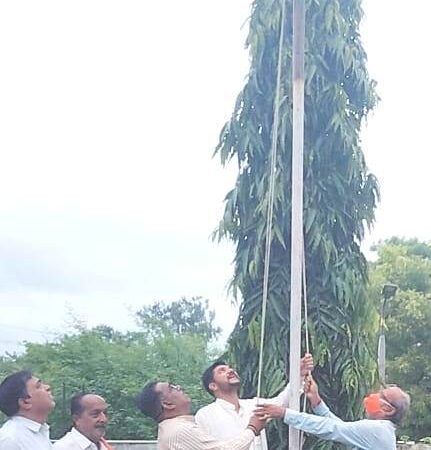 रायल रेसीडेंसी और रायल पार्क तोरवा में आजादी का अमृत महोत्सव मनाया गया, प्रदेश प्रवक्ता अभय नारायण राय ने किया ध्वजारोहण