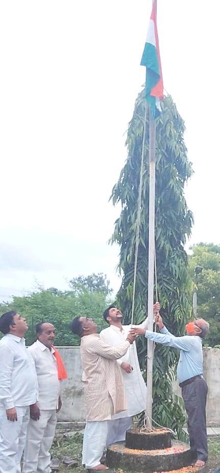 रायल रेसीडेंसी और रायल पार्क तोरवा में आजादी का अमृत महोत्सव मनाया गया, प्रदेश प्रवक्ता अभय नारायण राय ने किया ध्वजारोहण