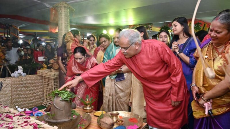 तिजहारिन माता-बहनों का मायका बना मुख्यमंत्री निवास, पारंपरिक छत्तीसगढ़िया अंदाज में मना रहे उत्सव