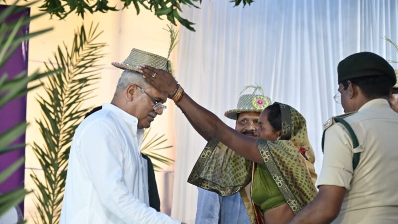 भेंट-मुलाकात : मुख्यमंत्री श्री भूपेश बघेल ने ग्राम राजपुर में की कई घोषणाएं