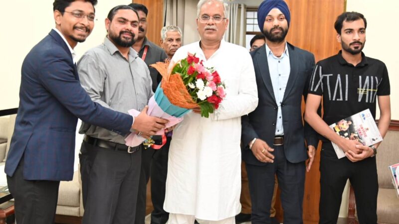 मुख्यमंत्री श्री बघेल से ‘‘द यूनिक वार‘‘ प्रो-रेसलिंग इवेंट के आयोजन समिति के सदस्यों ने की सौजन्य मुलाकात…‘देश और विदेश से आए रेसलर इवेंट में दिखाएंगे अपना दम’