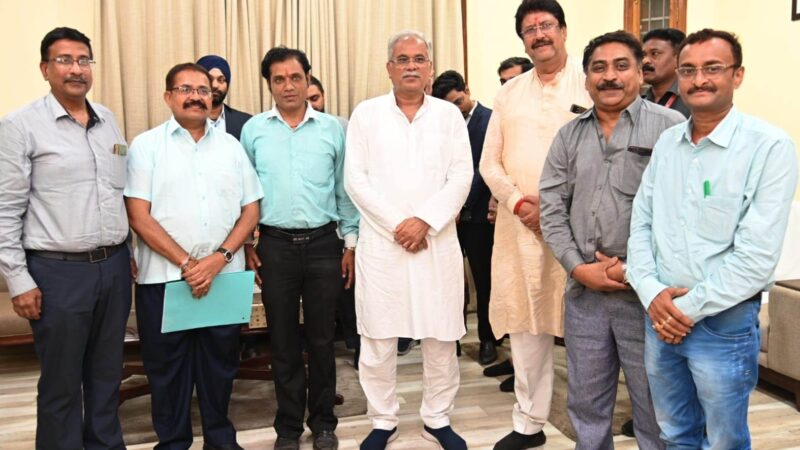 मुख्यमंत्री श्री बघेल को शासकीय नागार्जुन स्नातकोत्तर विज्ञान महाविद्यालय रायपुर के हीरक जयंती कार्यक्रम में शामिल होने का आमंत्रण