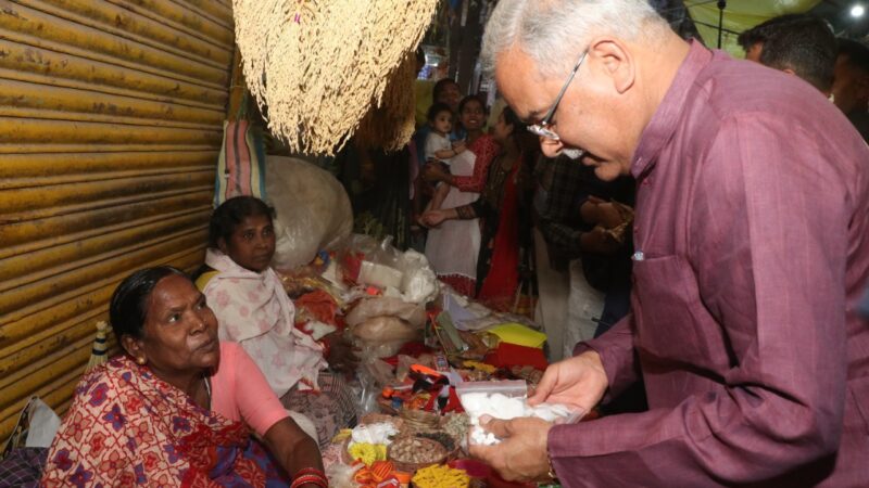 बाजार में है रौनक, मैंने भी अपने घर के लिए की दीपावली की खरीदी : मुख्यमंत्री श्री भूपेश बघेल