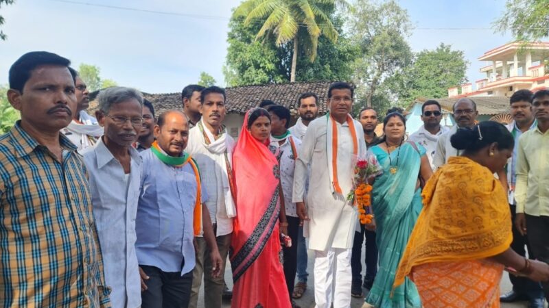 पीसीसी अध्यक्ष मोहन  मरकाम कोंडागांव में भारत जोड़ो यात्रा में शामिल हुये