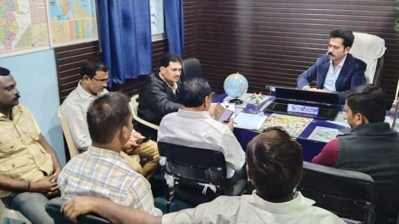जल विभाग अध्यक्ष हाशमी ने अधिकारियों-कर्मचारियों की बैठक लेकर एलम, ब्लीचिंग, मोटरपंप समेत सभी समान पर्याप्त मात्रा में उपलब्ध रखने दिया निर्देश