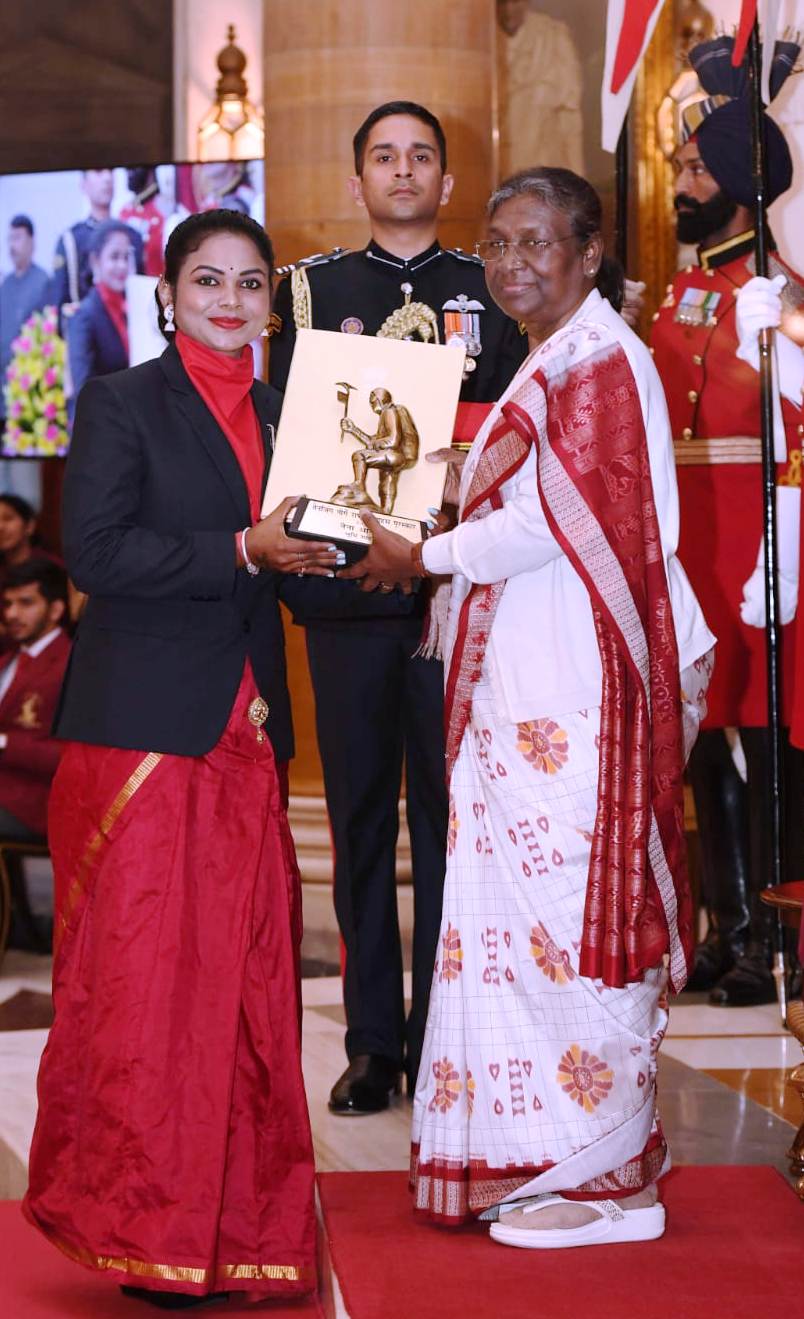 मुख्यमंत्री ने पर्वतारोही सुश्री नैना सिंह धाकड़ को राष्ट्रपति द्वारा सम्मानित होने पर दी बधाई एवं शुभकामनाएं