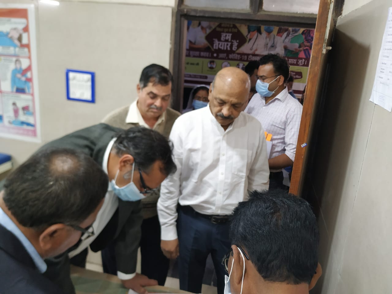 हमर लैब की गतिविधियां देखी, दिए आवश्यक निर्देश