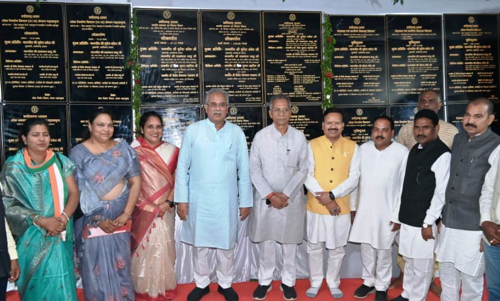 मुख्यमंत्री ने किया महासमुंद विधानसभा क्षेत्र के लिए 136 करोड़ रूपए से अधिक के विकास कार्यों का भूमिपूजन एवं लोकार्पण