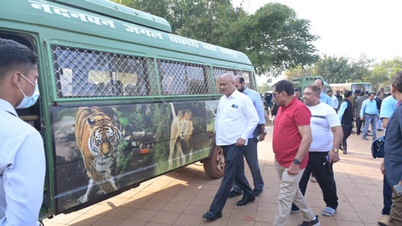 संसदीय समिति ने प्रयास के प्राचार्य और शिक्षकों का किया अभिनंदन