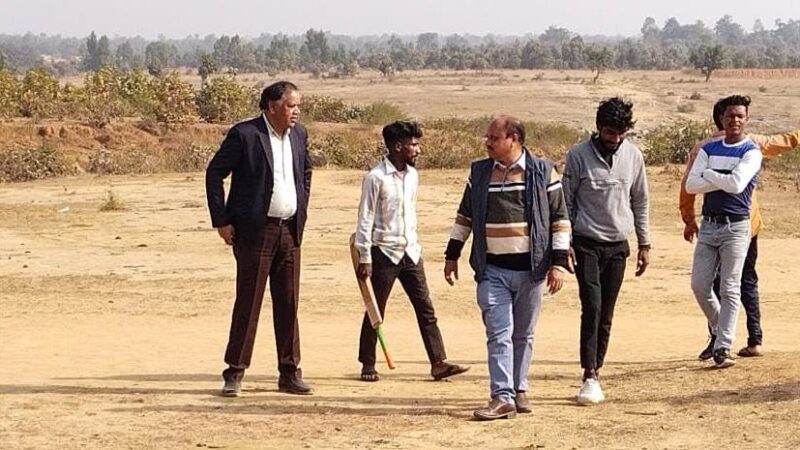 कलेक्टर श्री ध्रुव ने फाटपानी स्कूल में बच्चों की क्लास ली