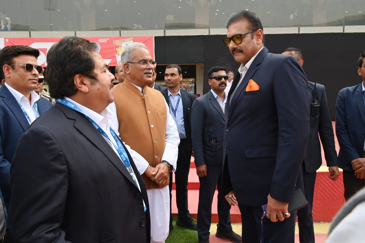 मुख्यमंत्री ने दर्शकों के साथ भारत और न्यूजीलैंड के बीच खेले गए दूसरे वन डे अंतराष्ट्रीय क्रिकेट मैच का आनंद उठाया