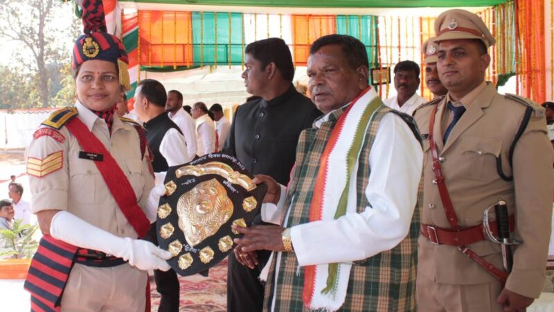 मंत्री श्री कवासी लखमा ने सुकमा में किया ध्वजारोहण