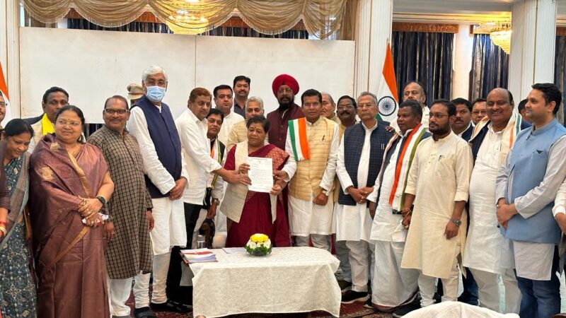 कांग्रेस ने राज्यपाल को सौंपा ज्ञापन