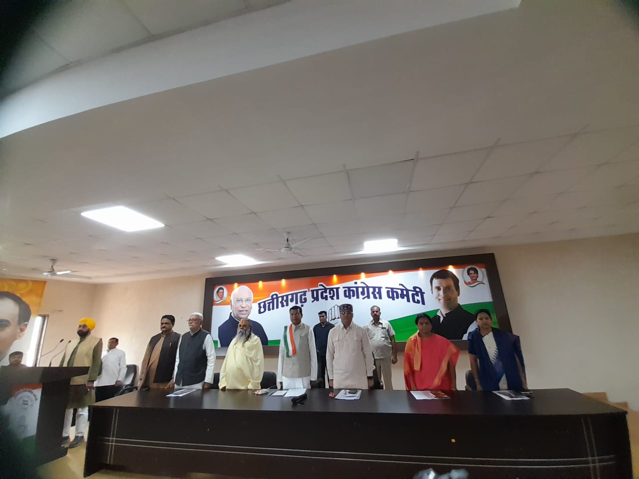 हाथ से हाथ जोड़ो अभियान के लिये कांग्रेस की बैठक संपन्न