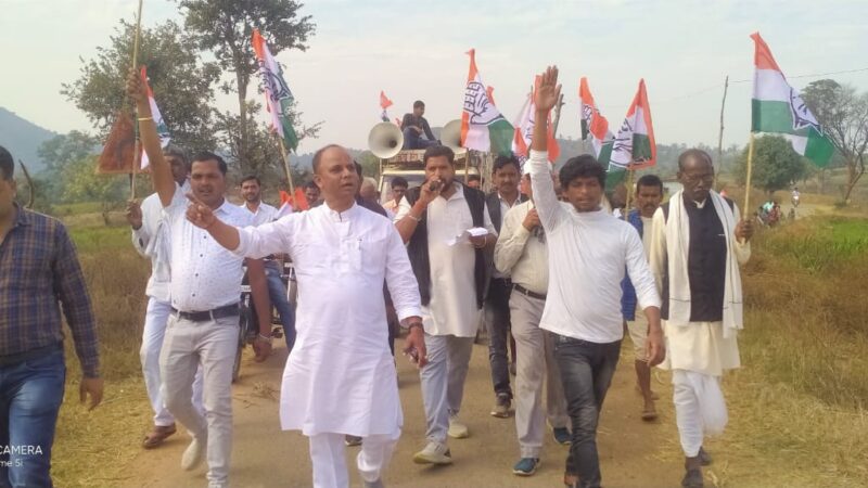 हाथ से हाथ जोड़ो यात्रा से जुड़कर जनता भाजपा सांसदों की नाकामी और निष्क्रियता पर खुल कर बोल रहे हैं