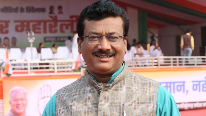 रमन सिंह के खाने के दांत कुछ और हैं दिखाने के कुछ और:धनंजय सिंह ठाकुर