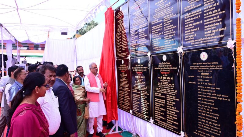 मुख्यमंत्री श्री बघेल भर्रेगांव में विशाल किसान अन्नदाता सम्मेलन में हुए शामिल