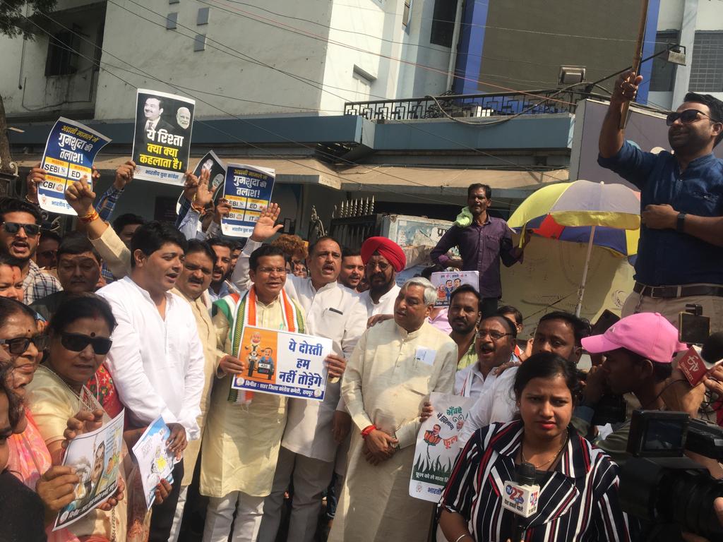 मोदी से अडानी प्रेम में देश की जनता के पैसे को लुटाया – मोहन मरकाम