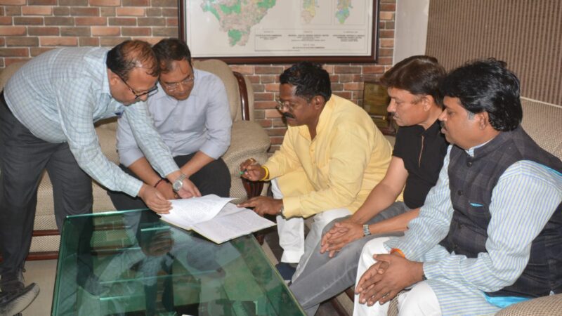 मेडिकल कॉलेज सम्बद्ध अस्पताल का नाम माता राजमोहनी देवी के नाम से करने प्रस्ताव पारित