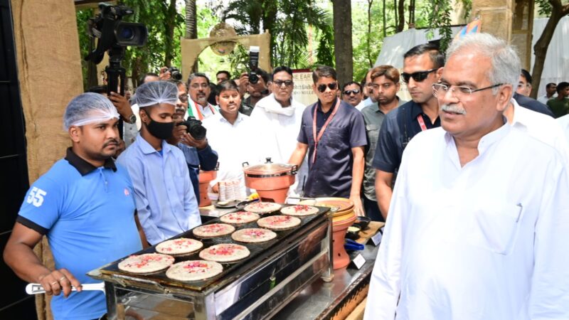 मुख्यमंत्री श्री भूपेश बघेल ने गुरु नानक सरोवर स्थित मिलेट्स कैफे का किया लोकार्पण